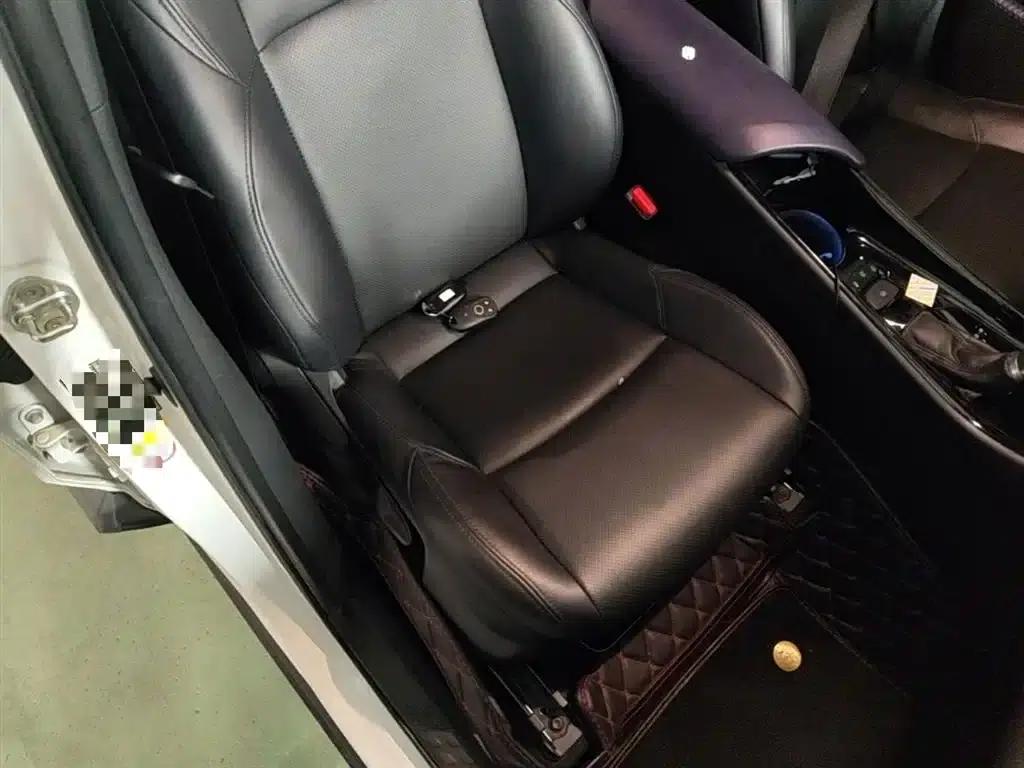 Toyota C-HR 2020 2.0L Luxury Edition — миниатюра 24