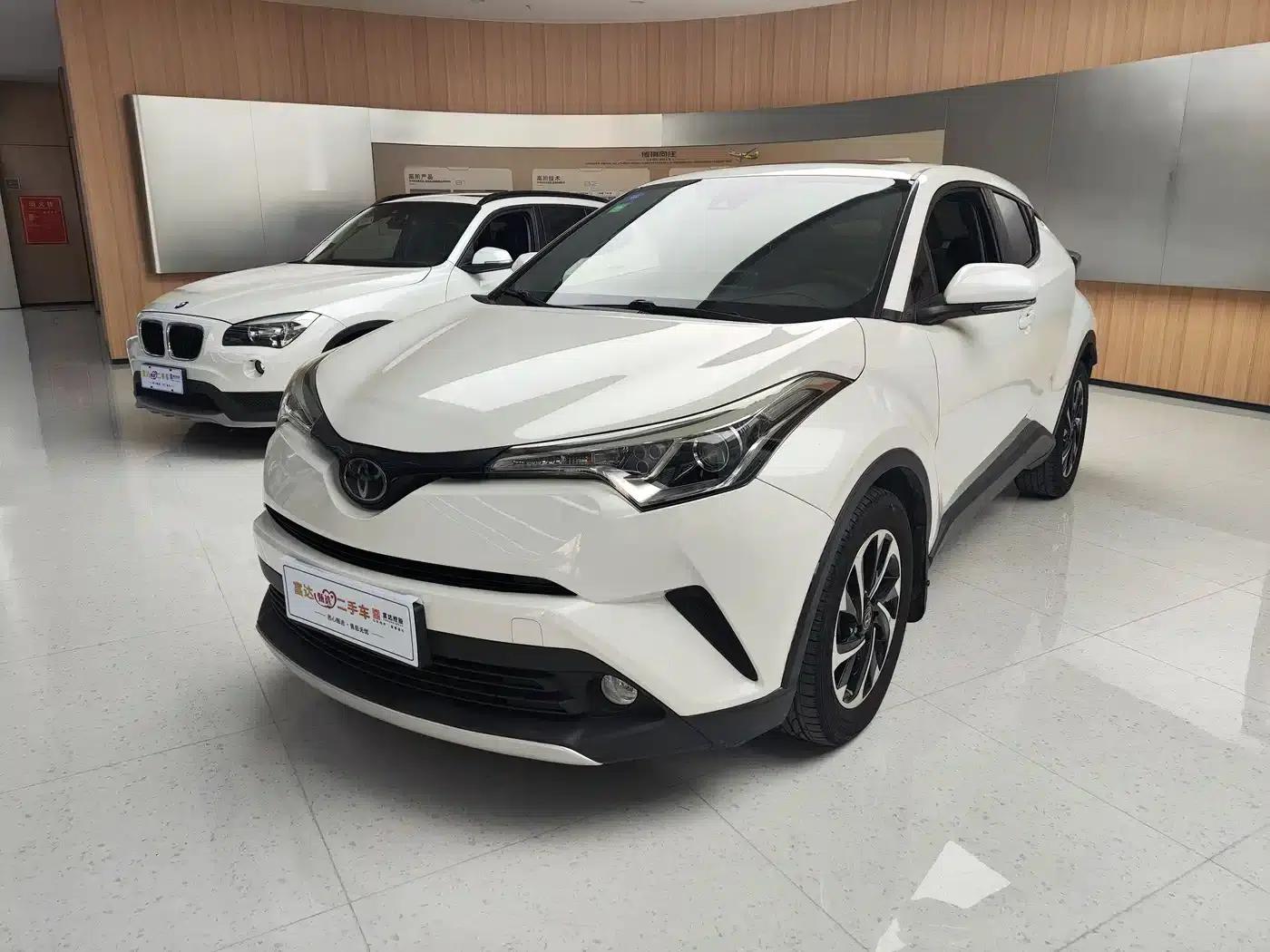 2018 Toyota IZOA 2.0L Elegance Edition (National VI Emission Standard) — миниатюра 1