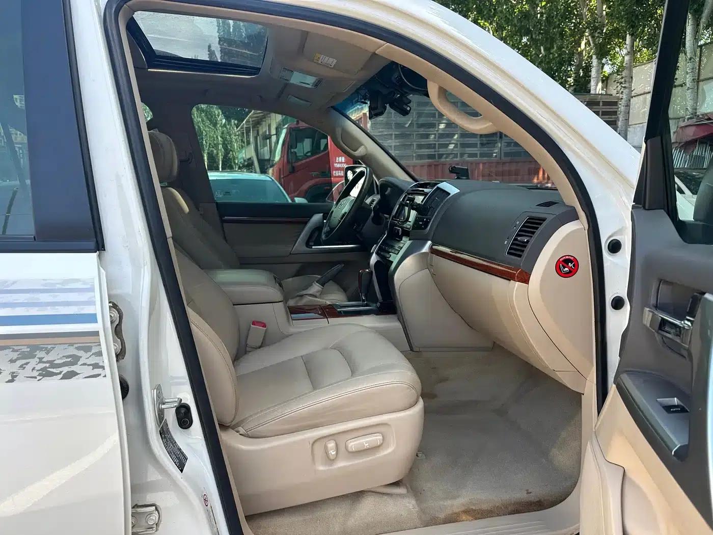 2012 Land Cruiser 4.0L Automatic VX — миниатюра 13