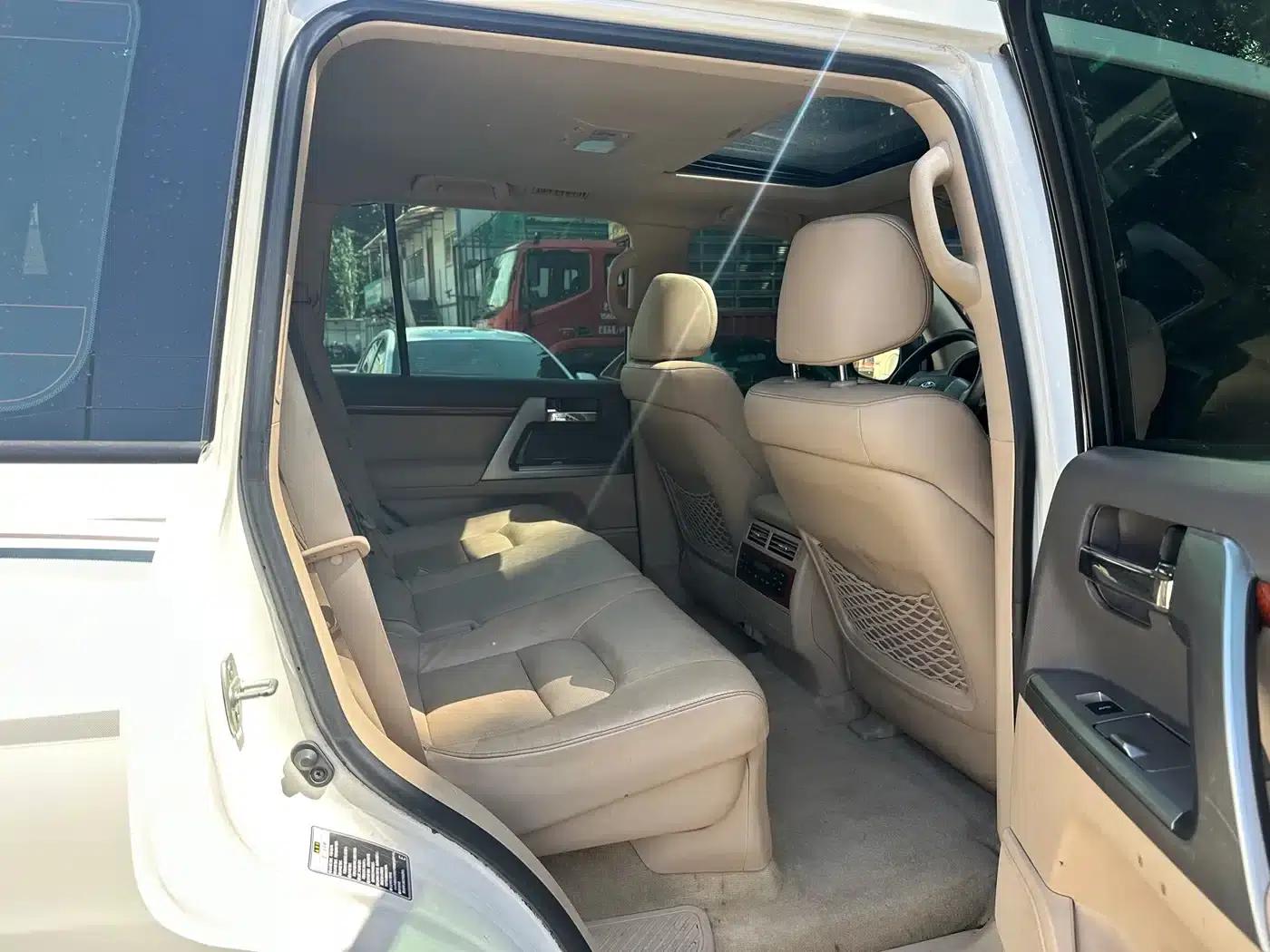 2012 Land Cruiser 4.0L Automatic VX — миниатюра 14