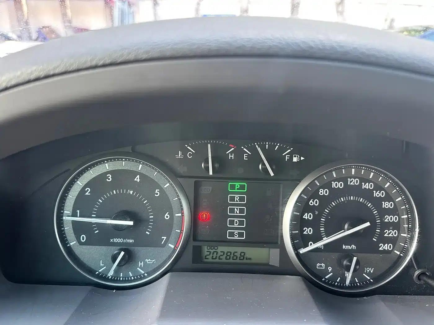 2012 Land Cruiser 4.0L Automatic VX — миниатюра 19