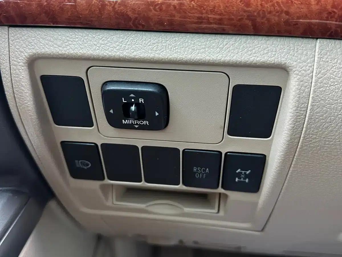 2012 Land Cruiser 4.0L Automatic VX — миниатюра 20