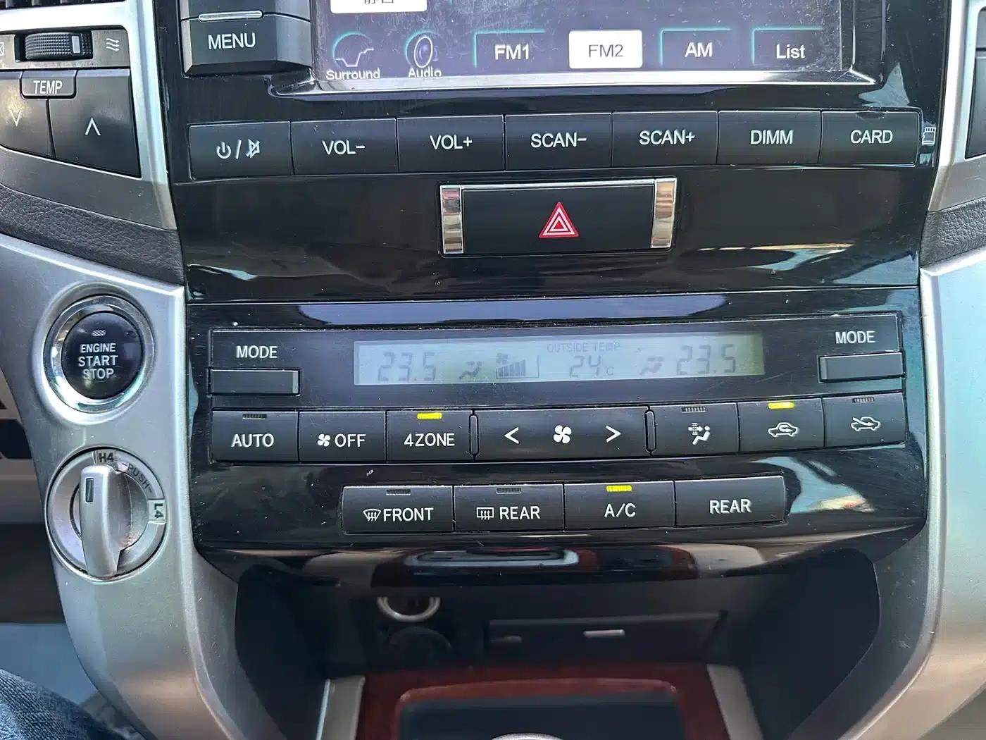 2012 Land Cruiser 4.0L Automatic VX — миниатюра 22