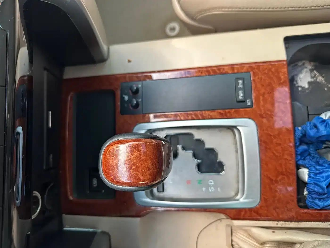 2012 Land Cruiser 4.0L Automatic VX — миниатюра 23