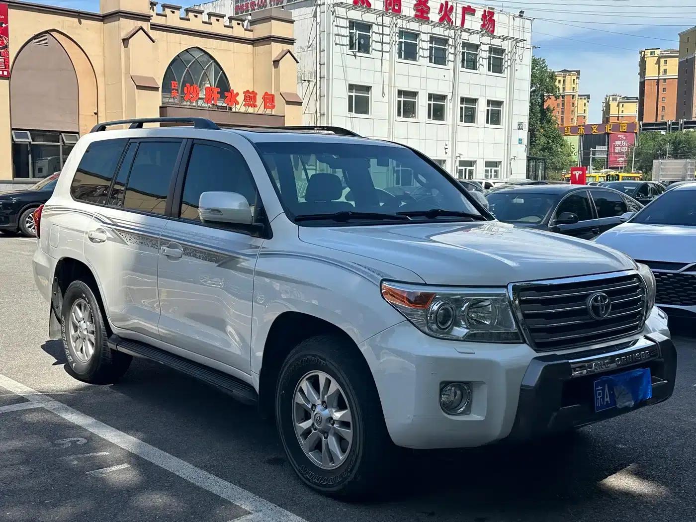 2012 Land Cruiser 4.0L Automatic VX — миниатюра 4