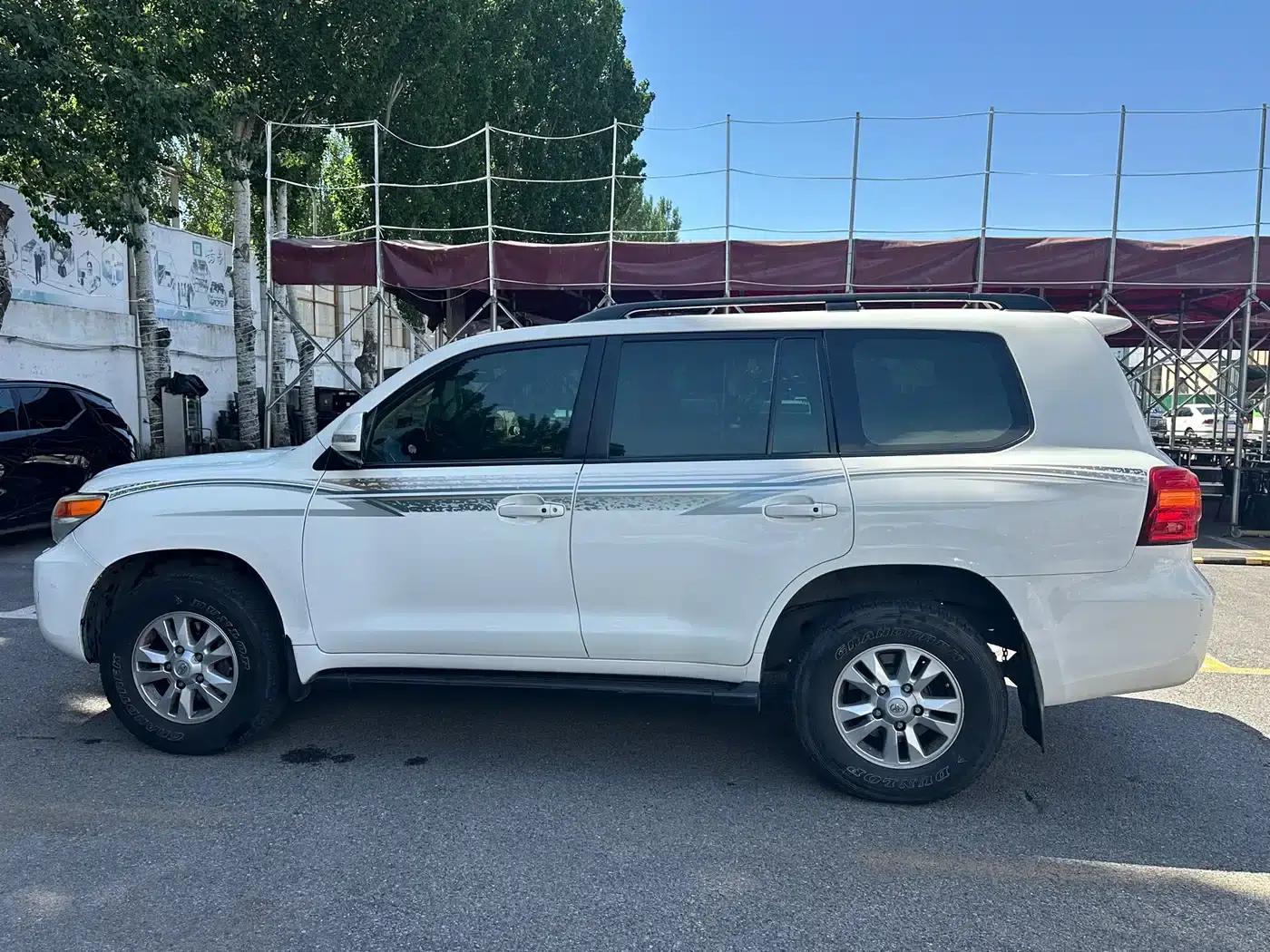 2012 Land Cruiser 4.0L Automatic VX — миниатюра 6