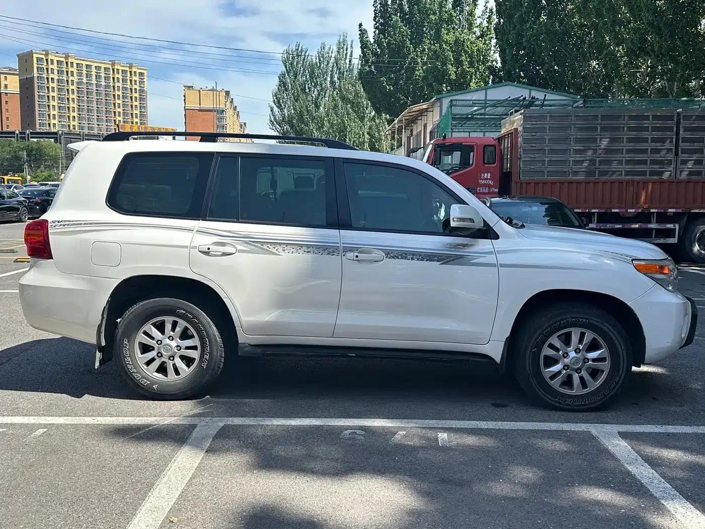 2012 Land Cruiser 4.0L Automatic VX — миниатюра 9
