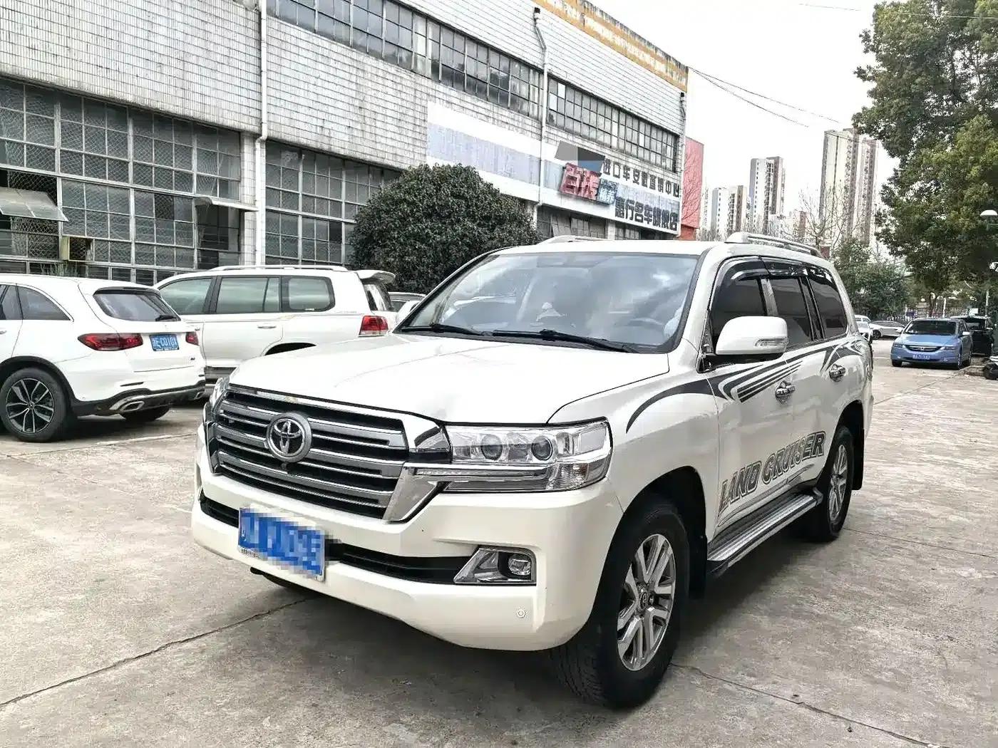 2018 Land Cruiser (Imported) 4.0L Middle East Edition — миниатюра 1