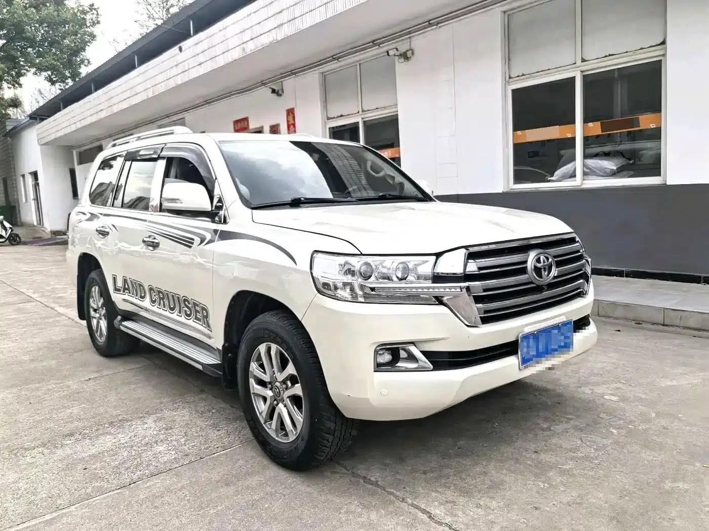 2018 Land Cruiser (Imported) 4.0L Middle East Edition — миниатюра 2