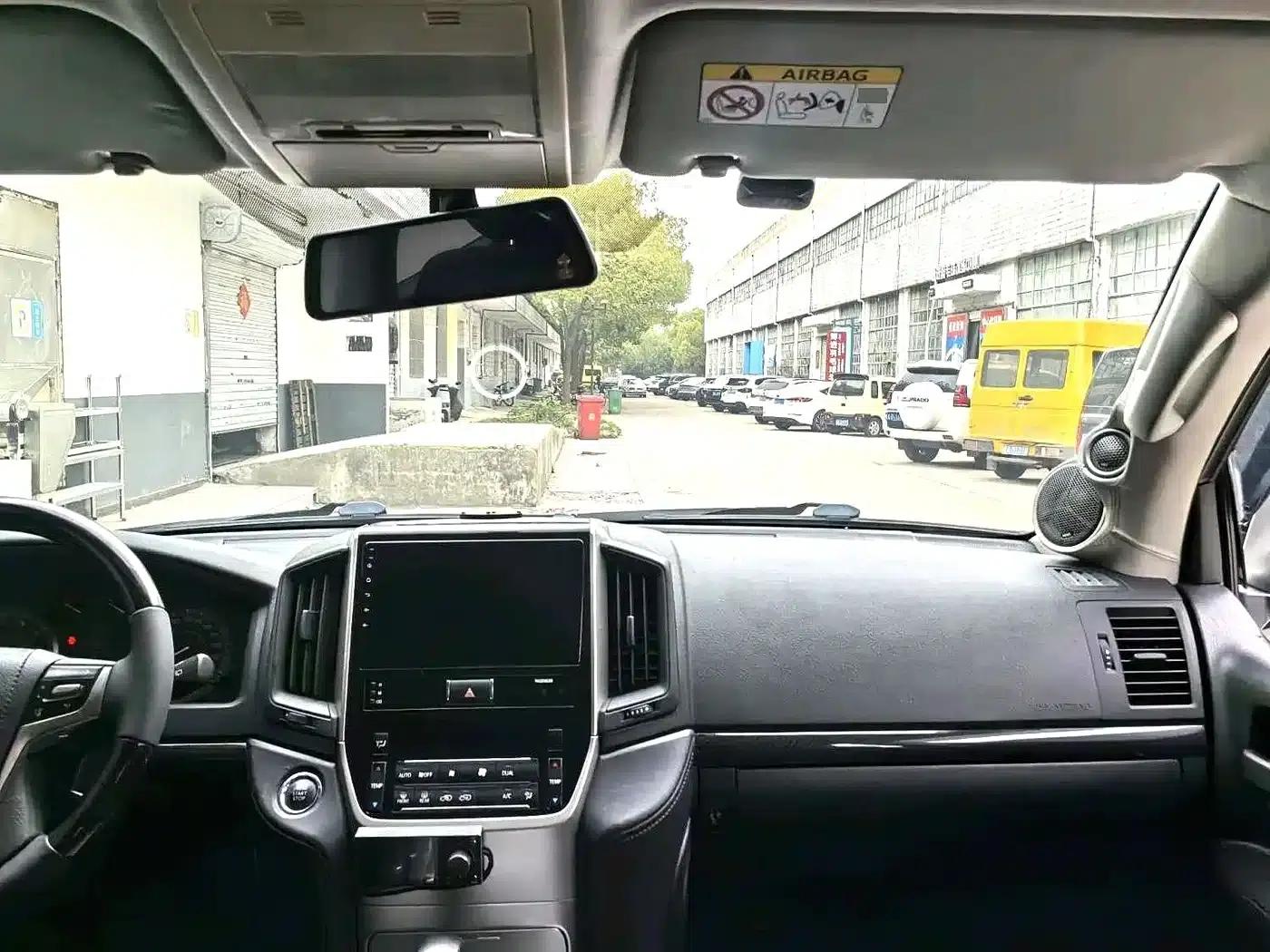 2018 Land Cruiser (Imported) 4.0L Middle East Edition — миниатюра 5