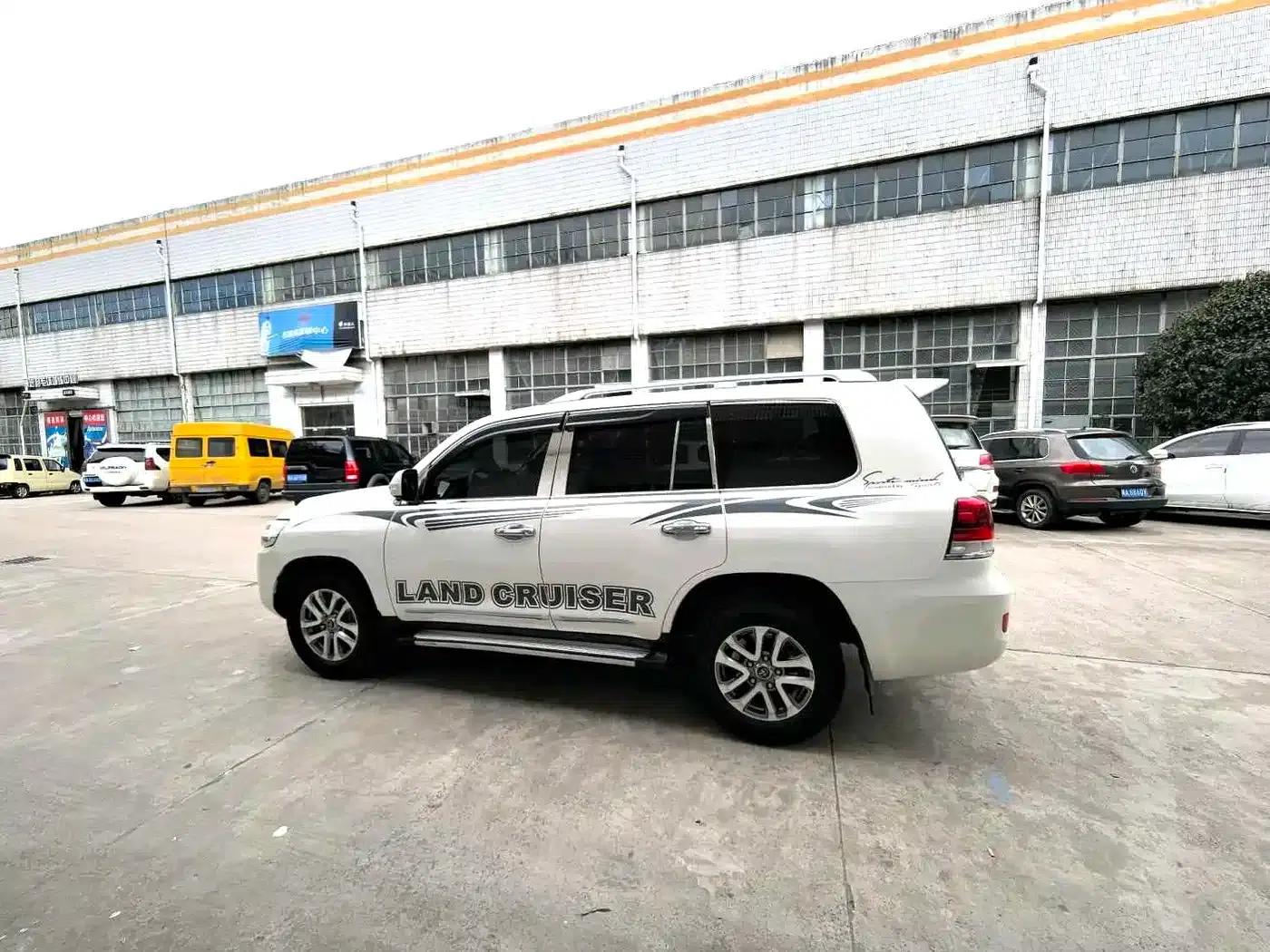 2018 Land Cruiser (Imported) 4.0L Middle East Edition — миниатюра 8