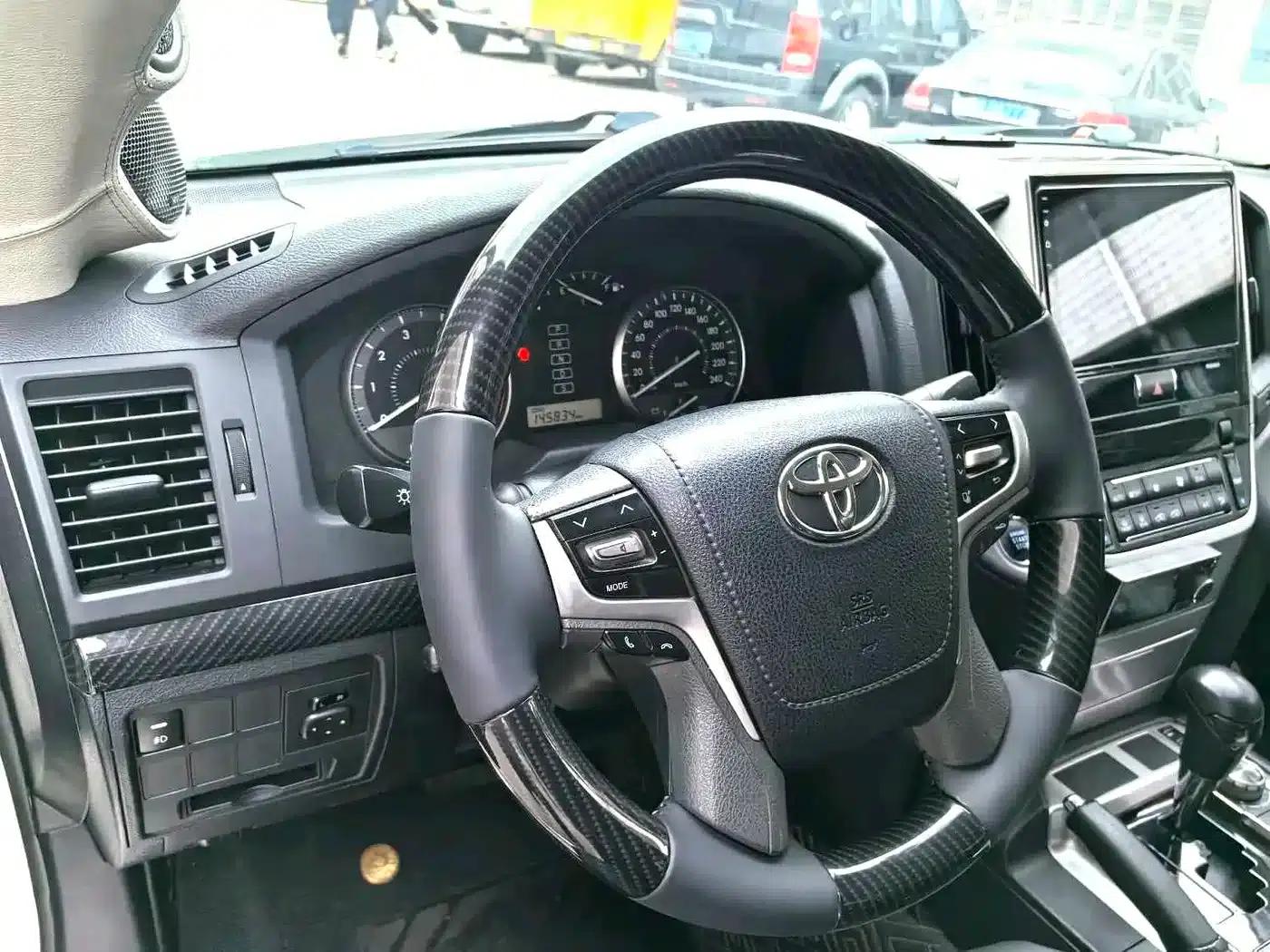 2018 Land Cruiser (Imported) 4.0L Middle East Edition — миниатюра 9