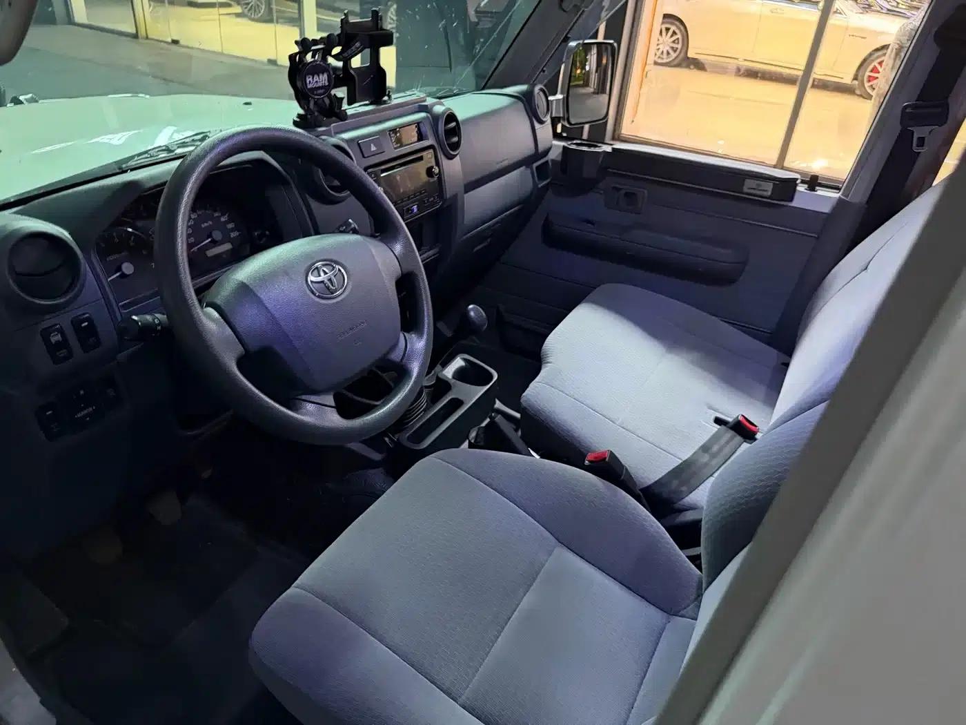 2019 Land Cruiser (Imported) 4.0L Automatic — миниатюра 2