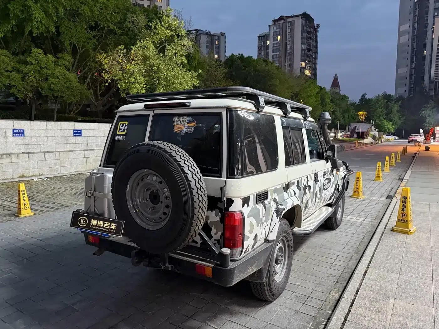 2019 Land Cruiser (Imported) 4.0L Automatic — миниатюра 4