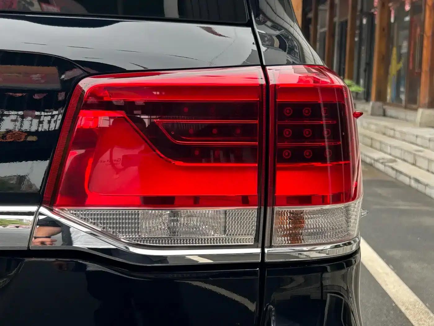2020 Land Cruiser (Imported) 5.7L Middle East Edition — миниатюра 18