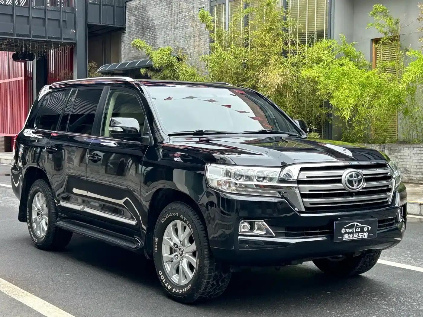 2020 Land Cruiser (Imported) 5.7L Middle East Edition — миниатюра 3