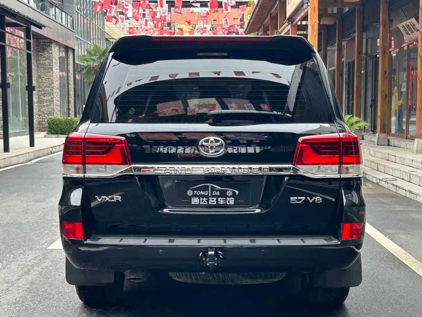2020 Land Cruiser (Imported) 5.7L Middle East Edition — миниатюра 24