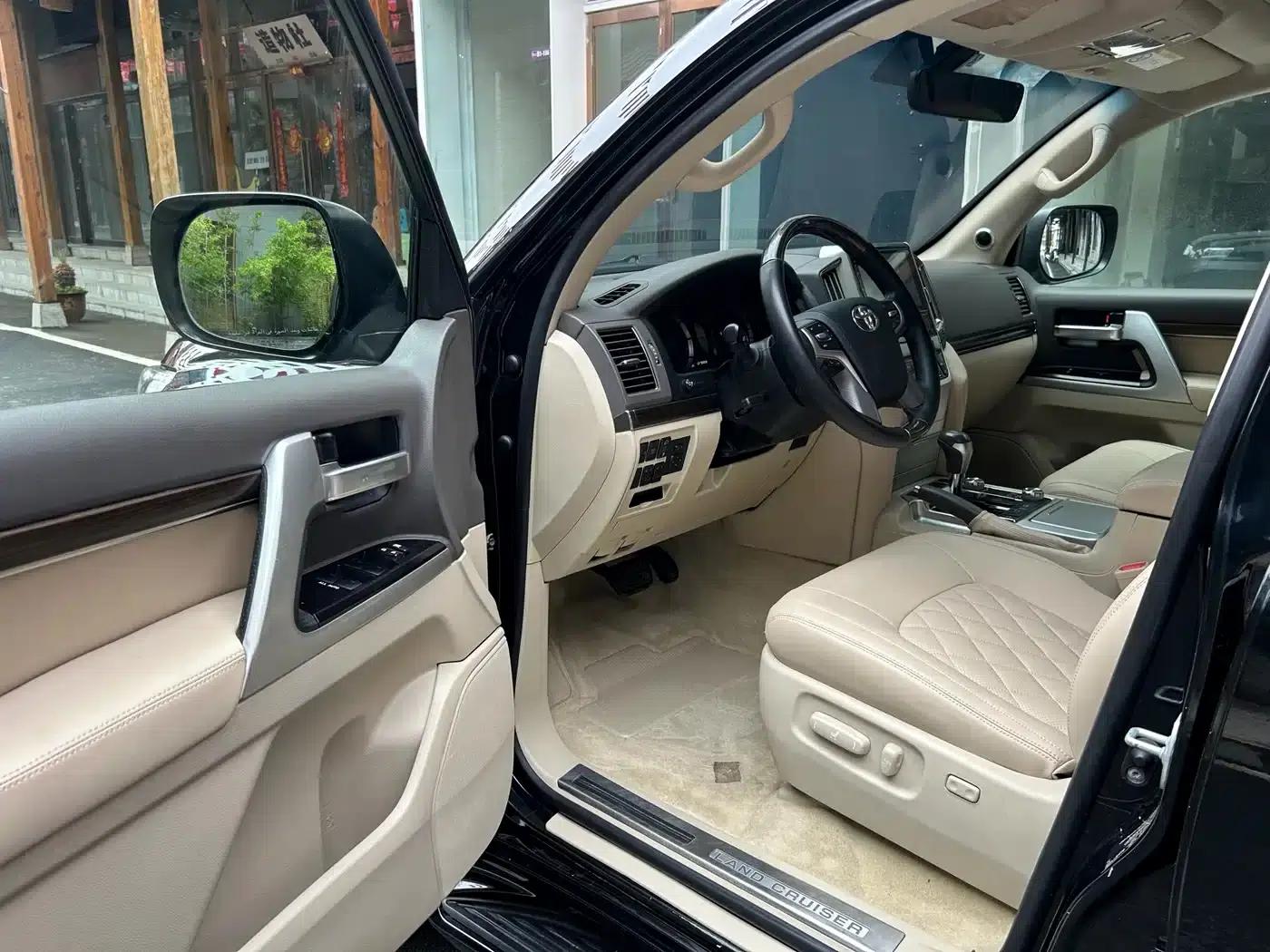 2020 Land Cruiser (Imported) 5.7L Middle East Edition — миниатюра 4