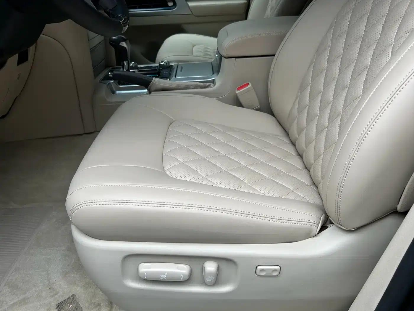 2020 Land Cruiser (Imported) 5.7L Middle East Edition — миниатюра 5