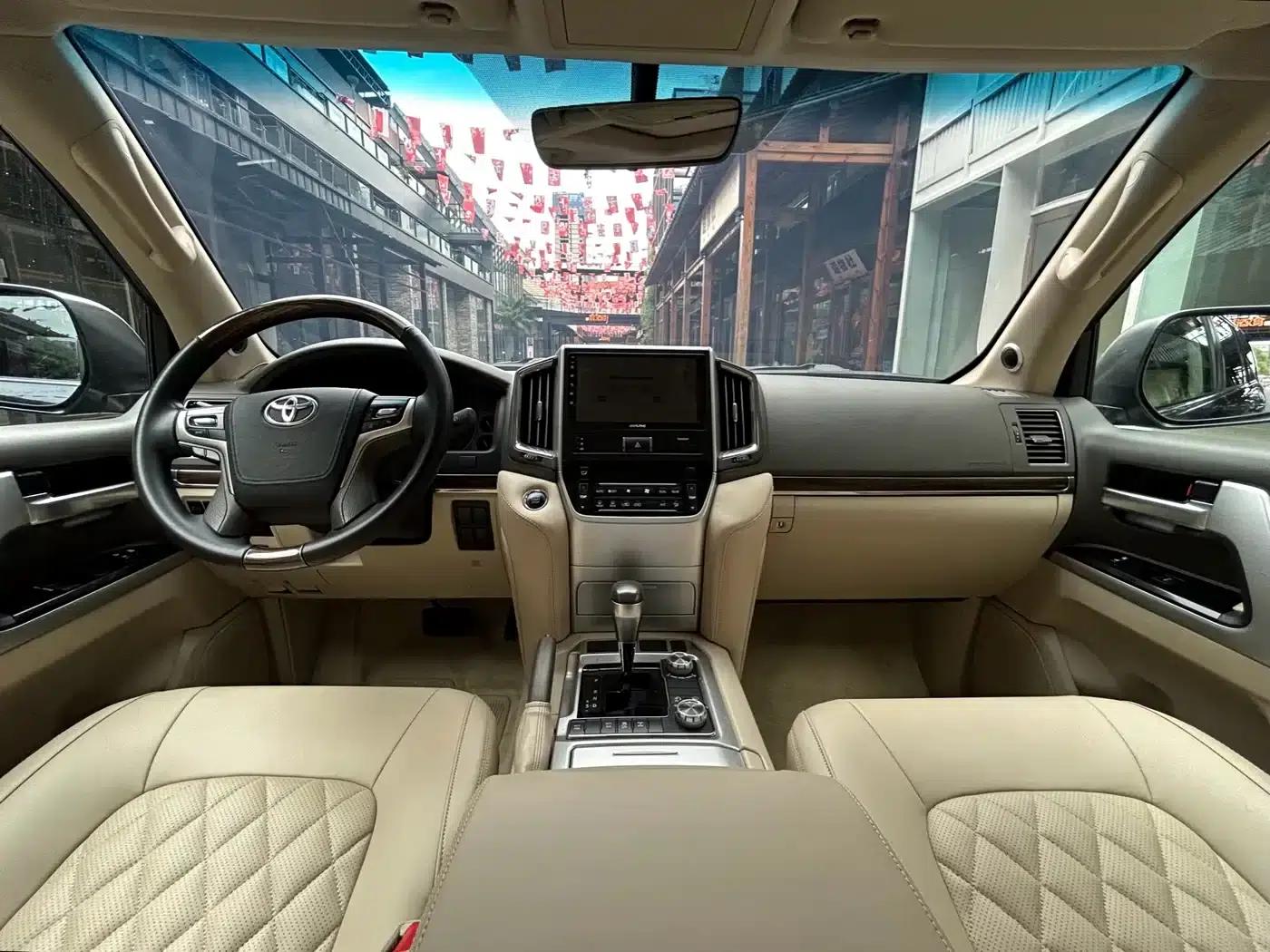 2020 Land Cruiser (Imported) 5.7L Middle East Edition — миниатюра 7