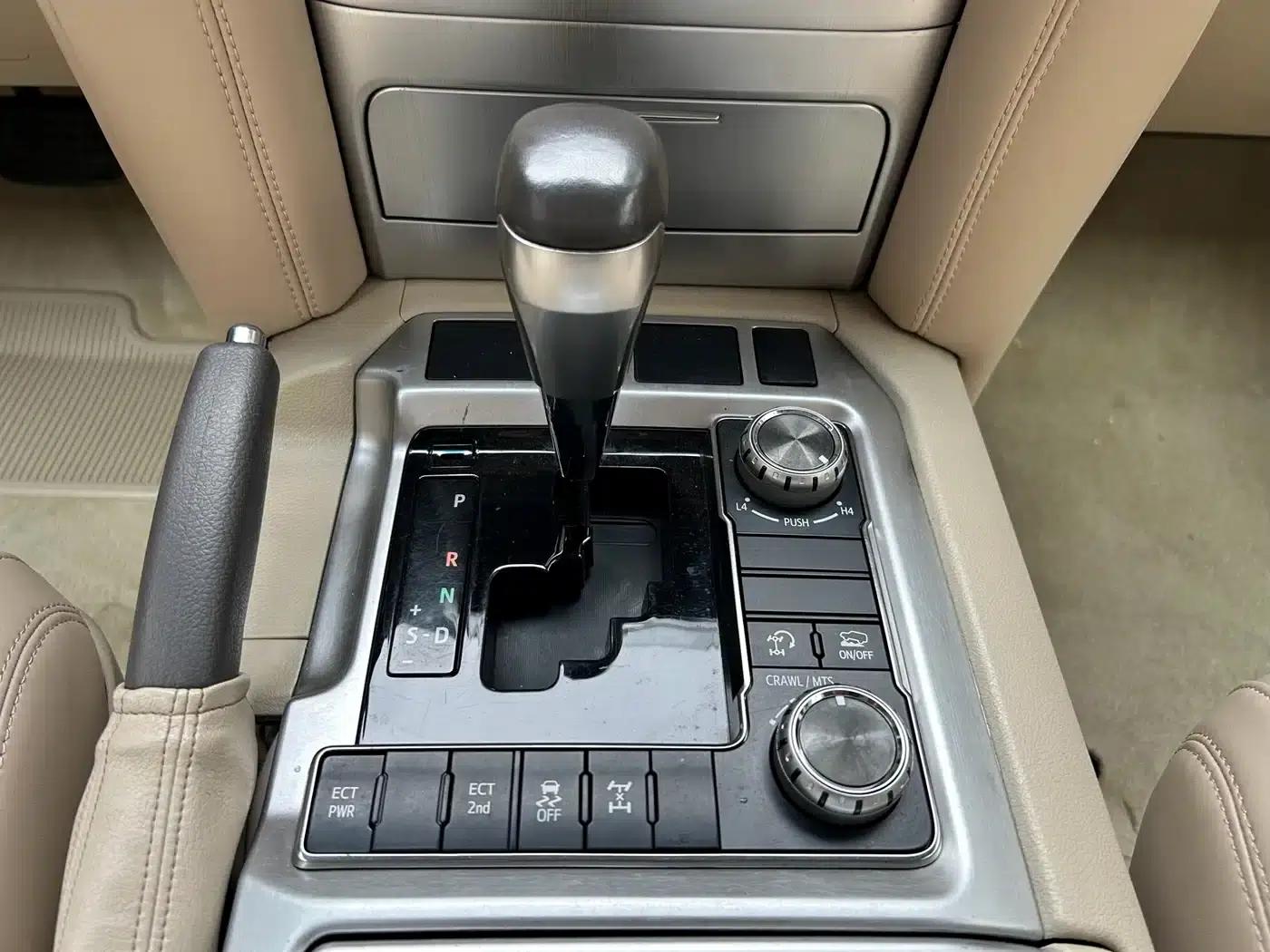 2020 Land Cruiser (Imported) 5.7L Middle East Edition — миниатюра 9