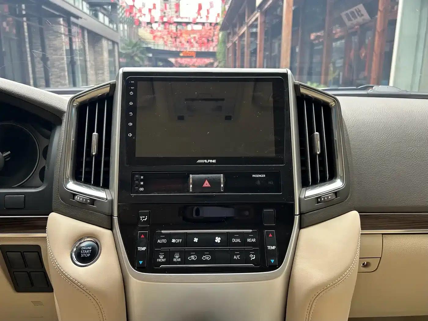 2020 Land Cruiser (Imported) 5.7L Middle East Edition — миниатюра 10