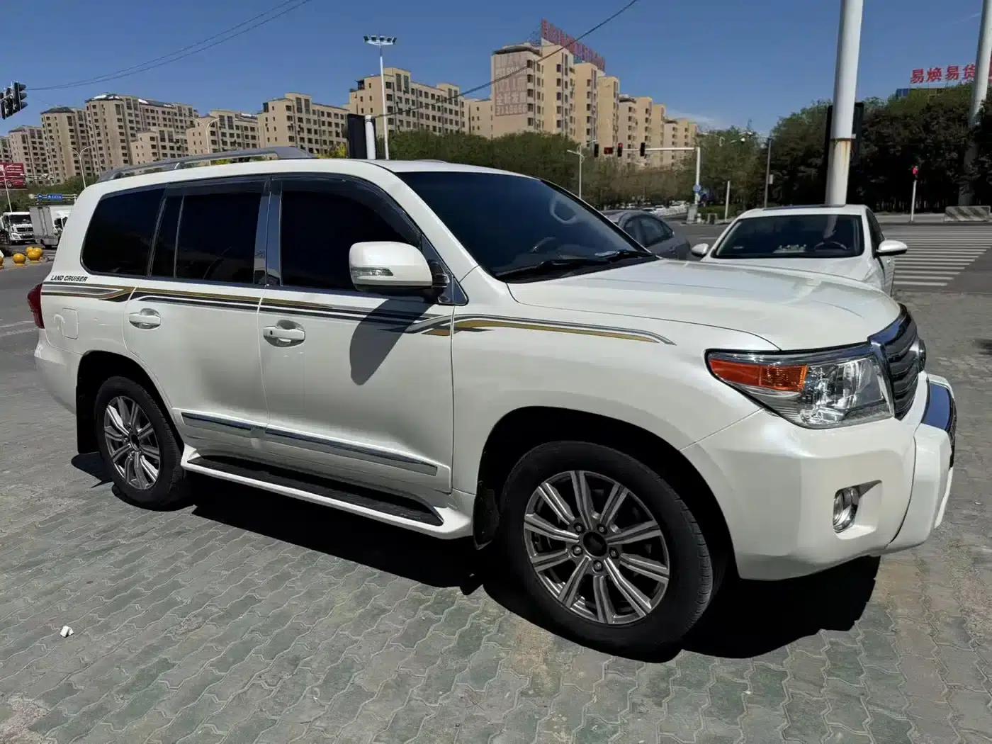 2016 Land Cruiser (Imported) 4.0L Middle East Edition — миниатюра 3