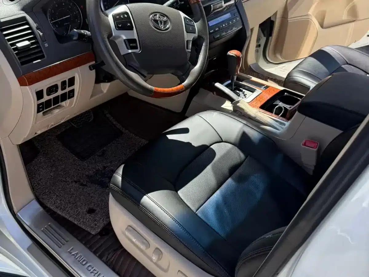 2016 Land Cruiser (Imported) 4.0L Middle East Edition — миниатюра 4