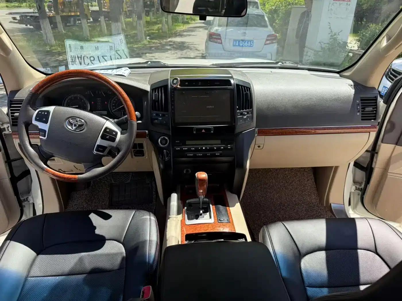 2016 Land Cruiser (Imported) 4.0L Middle East Edition — миниатюра 6