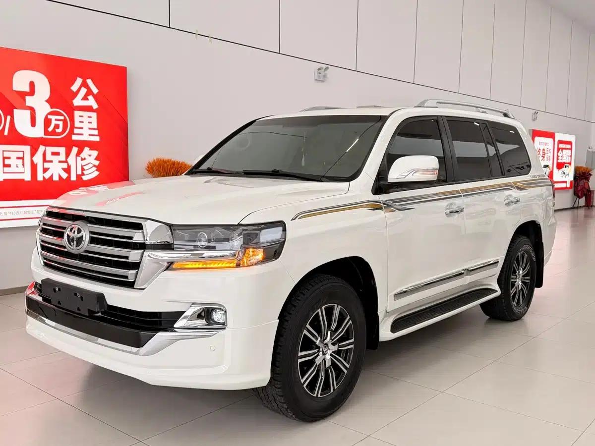 2015 Imported Land Cruiser 4.0L V6 Middle East Base Model — миниатюра 1