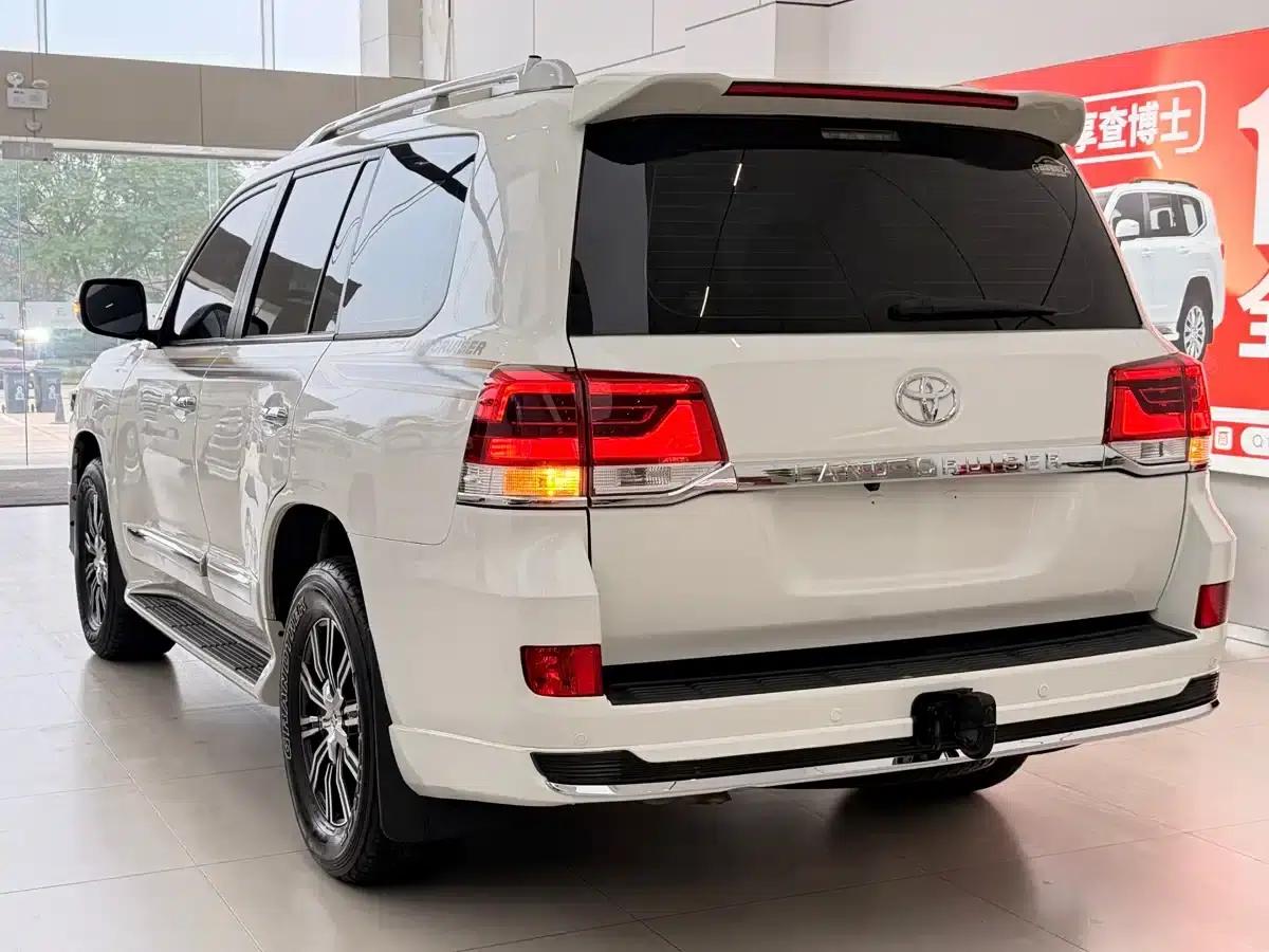 2015 Imported Land Cruiser 4.0L V6 Middle East Base Model — миниатюра 12