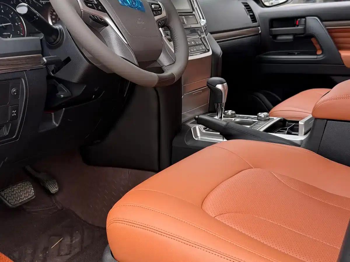 2015 Imported Land Cruiser 4.0L V6 Middle East Base Model — миниатюра 4