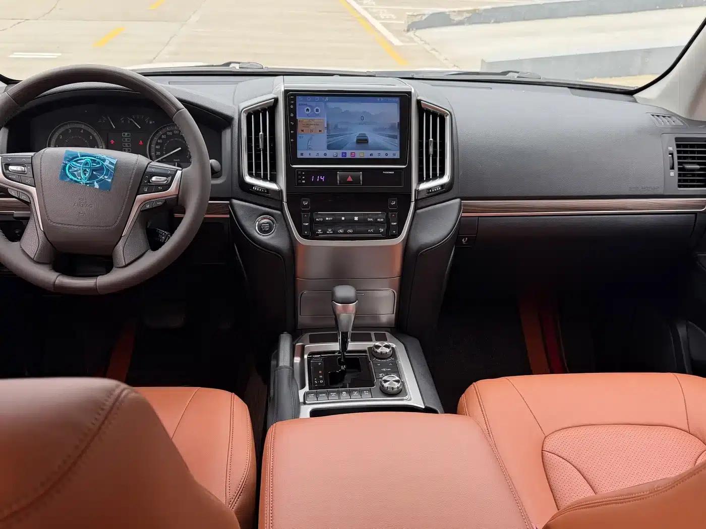 2015 Imported Land Cruiser 4.0L V6 Middle East Base Model — миниатюра 5