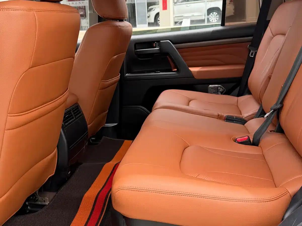 2015 Imported Land Cruiser 4.0L V6 Middle East Base Model — миниатюра 6