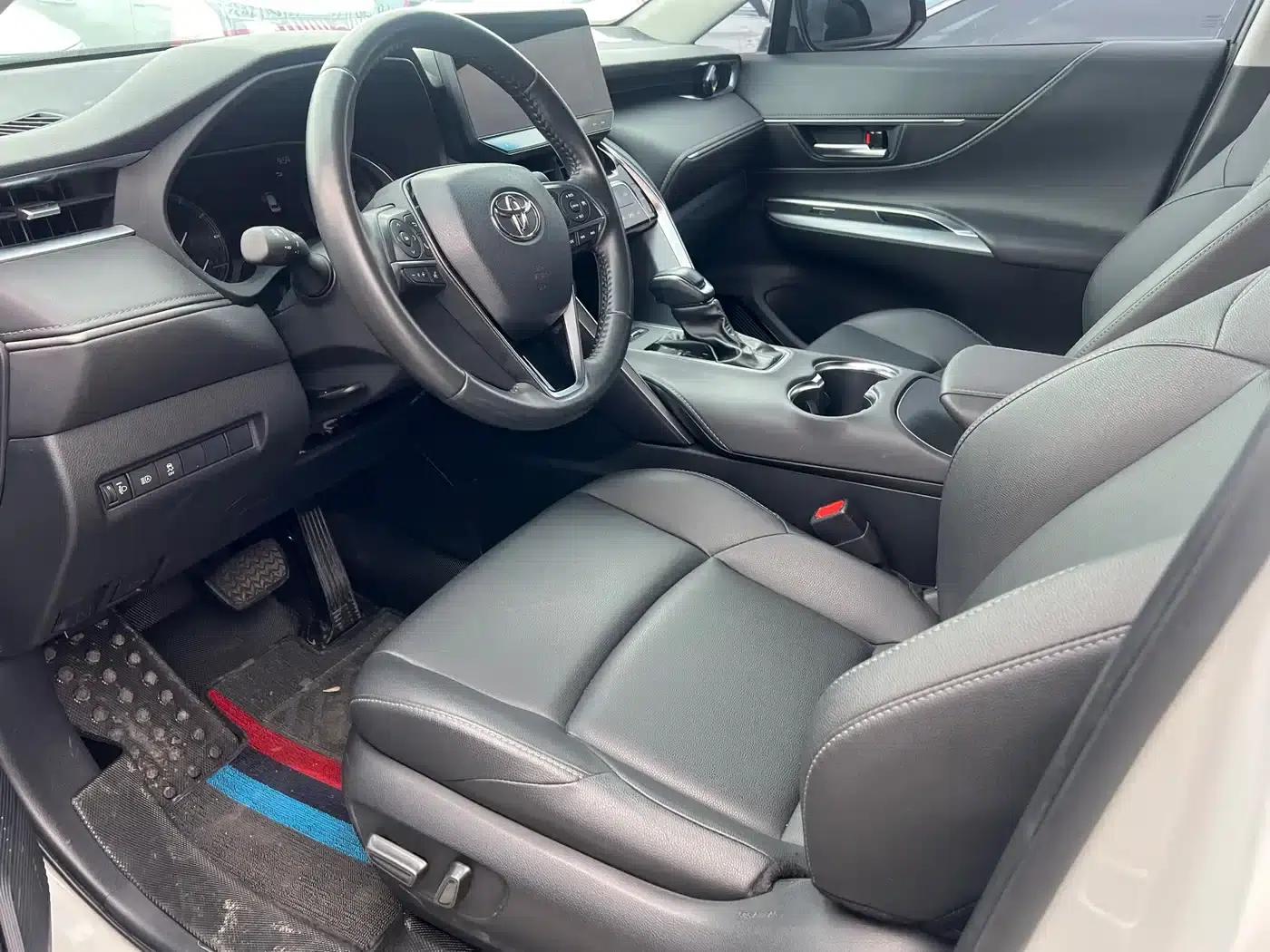 Venza 2023 2.0L CVT 2WD Luxury Edition — миниатюра 4
