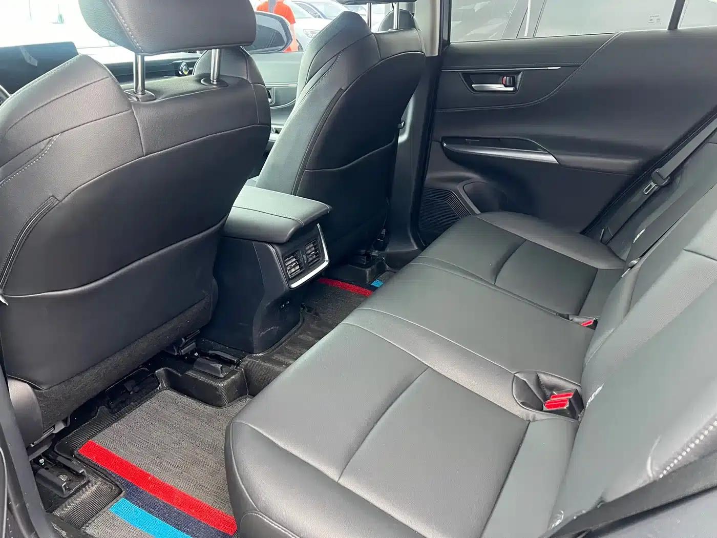Venza 2023 2.0L CVT 2WD Luxury Edition — миниатюра 5