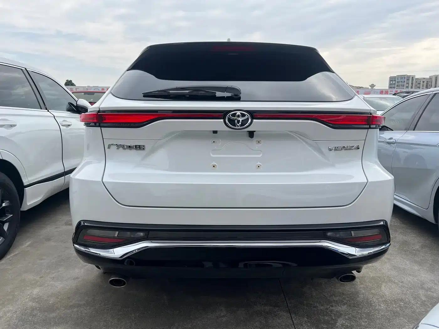 Venza 2023 2.0L CVT 2WD Luxury Edition — миниатюра 8