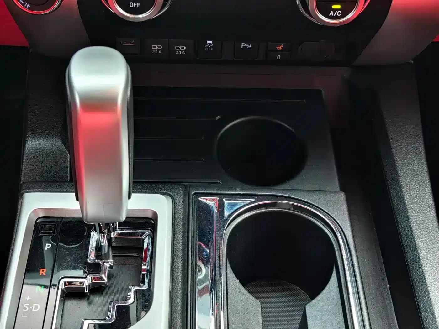 2020 Toyota Tundra 5.7L Canadian Spec — миниатюра 12