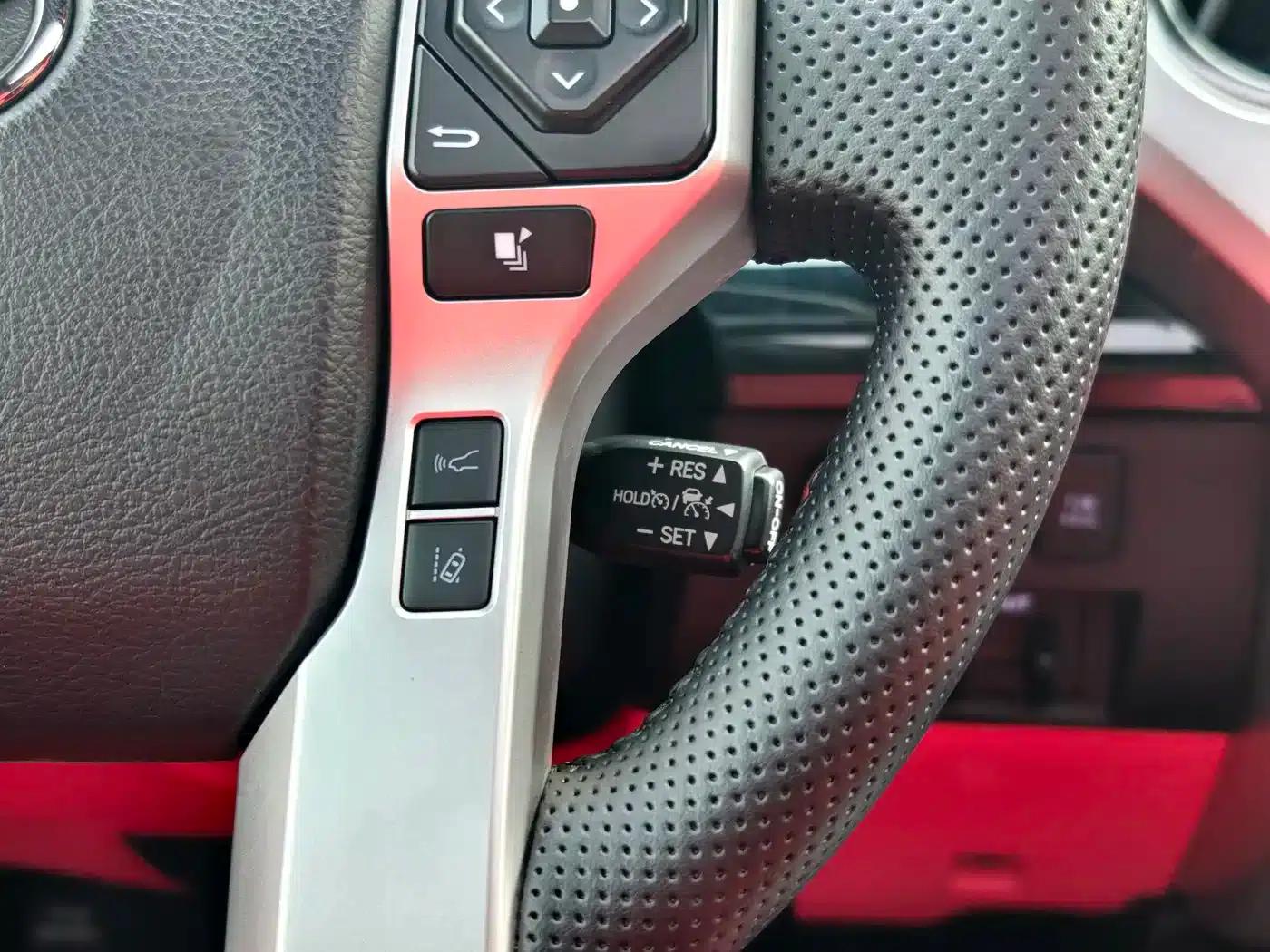 2020 Toyota Tundra 5.7L Canadian Spec — миниатюра 9