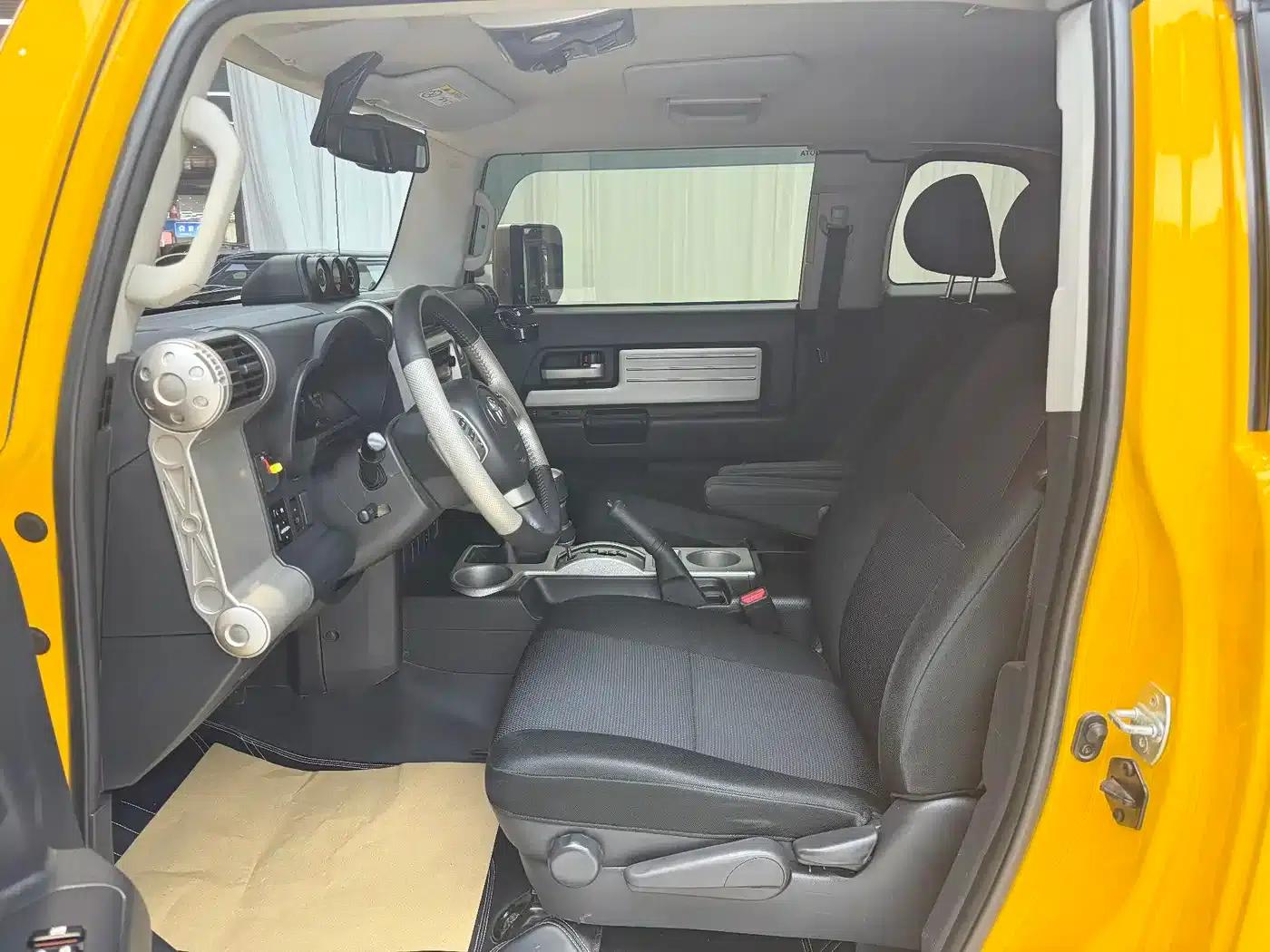 2019 FJ Cruiser 4.0L Automatic — миниатюра 4