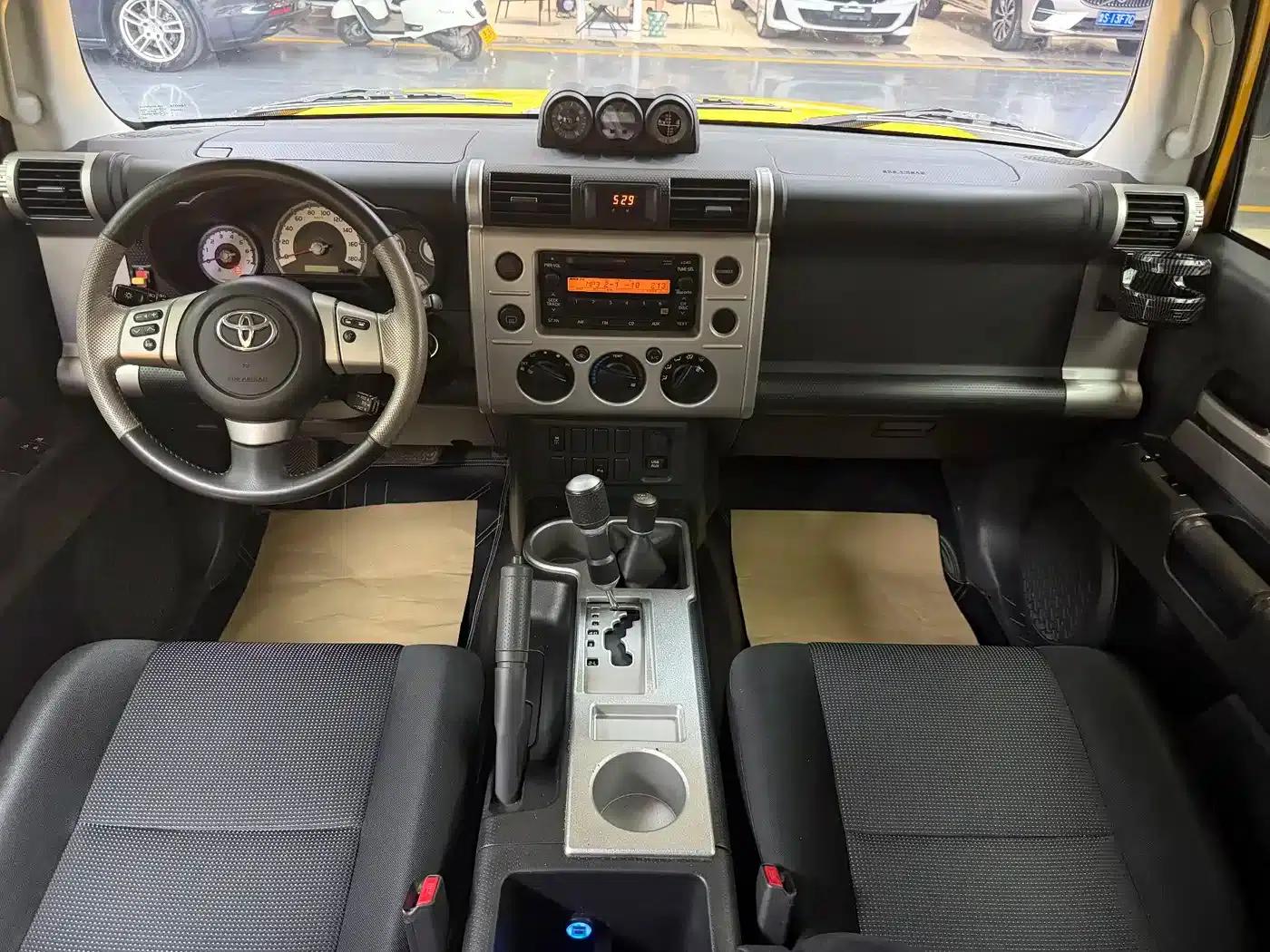 2019 FJ Cruiser 4.0L Automatic — миниатюра 8