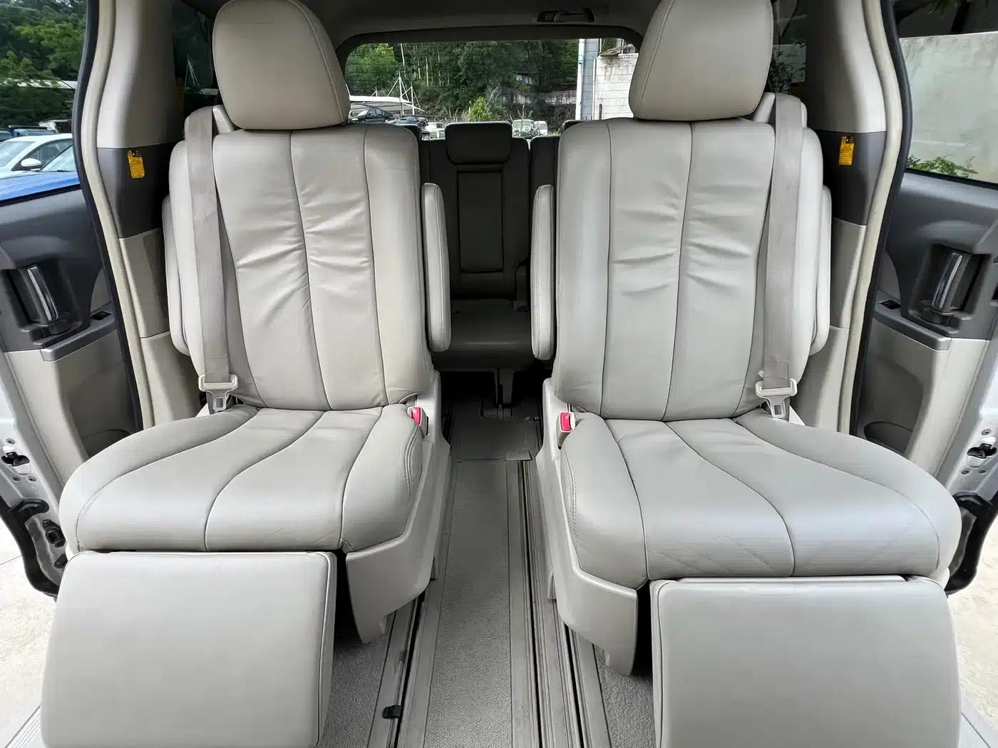 2007 Previa 3.5L 7-seater Luxury — миниатюра 3