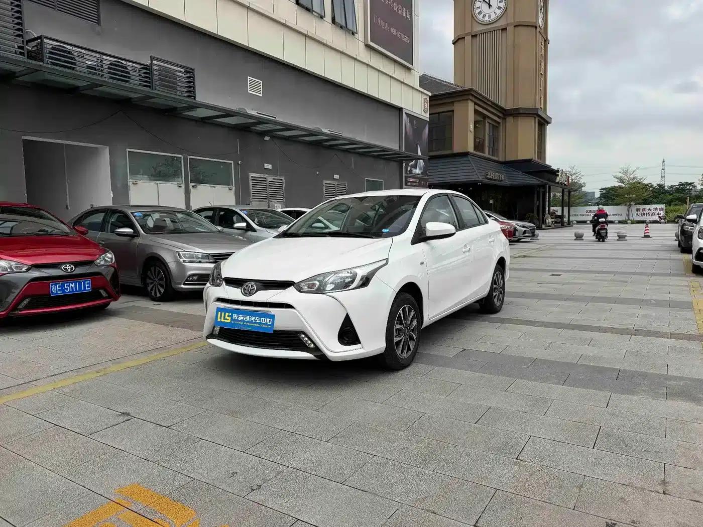 YARiS L 2022 1.5L CVT Luxury PLUS Edition — миниатюра 1