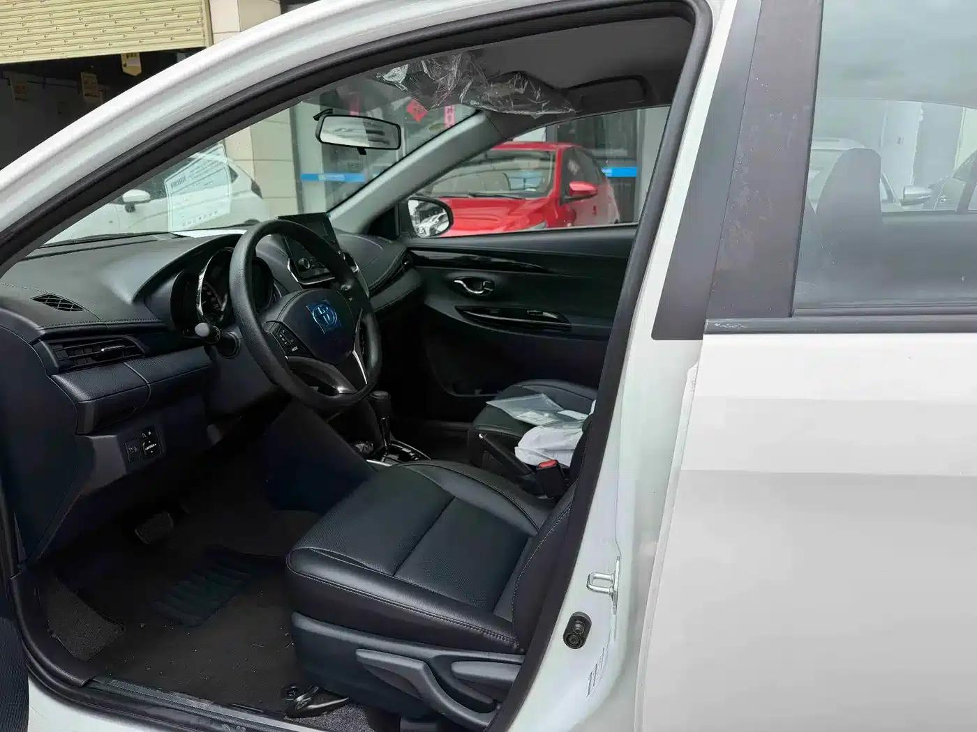 YARiS L 2022 1.5L CVT Luxury PLUS Edition — миниатюра 11