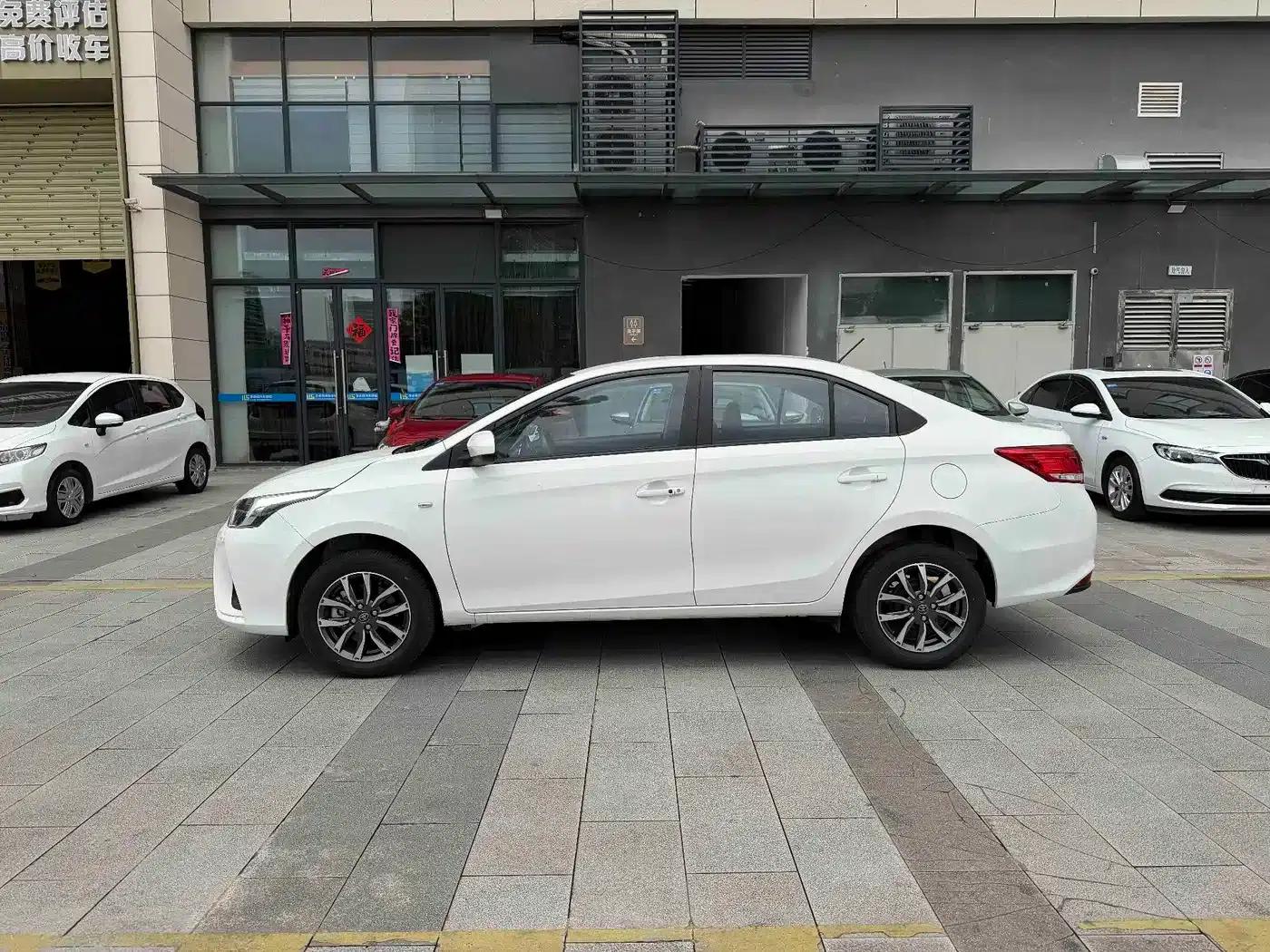 YARiS L 2022 1.5L CVT Luxury PLUS Edition — миниатюра 3