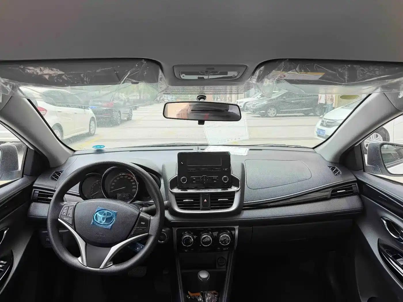 YARiS L 2022 1.5L CVT Luxury PLUS Edition — миниатюра 8