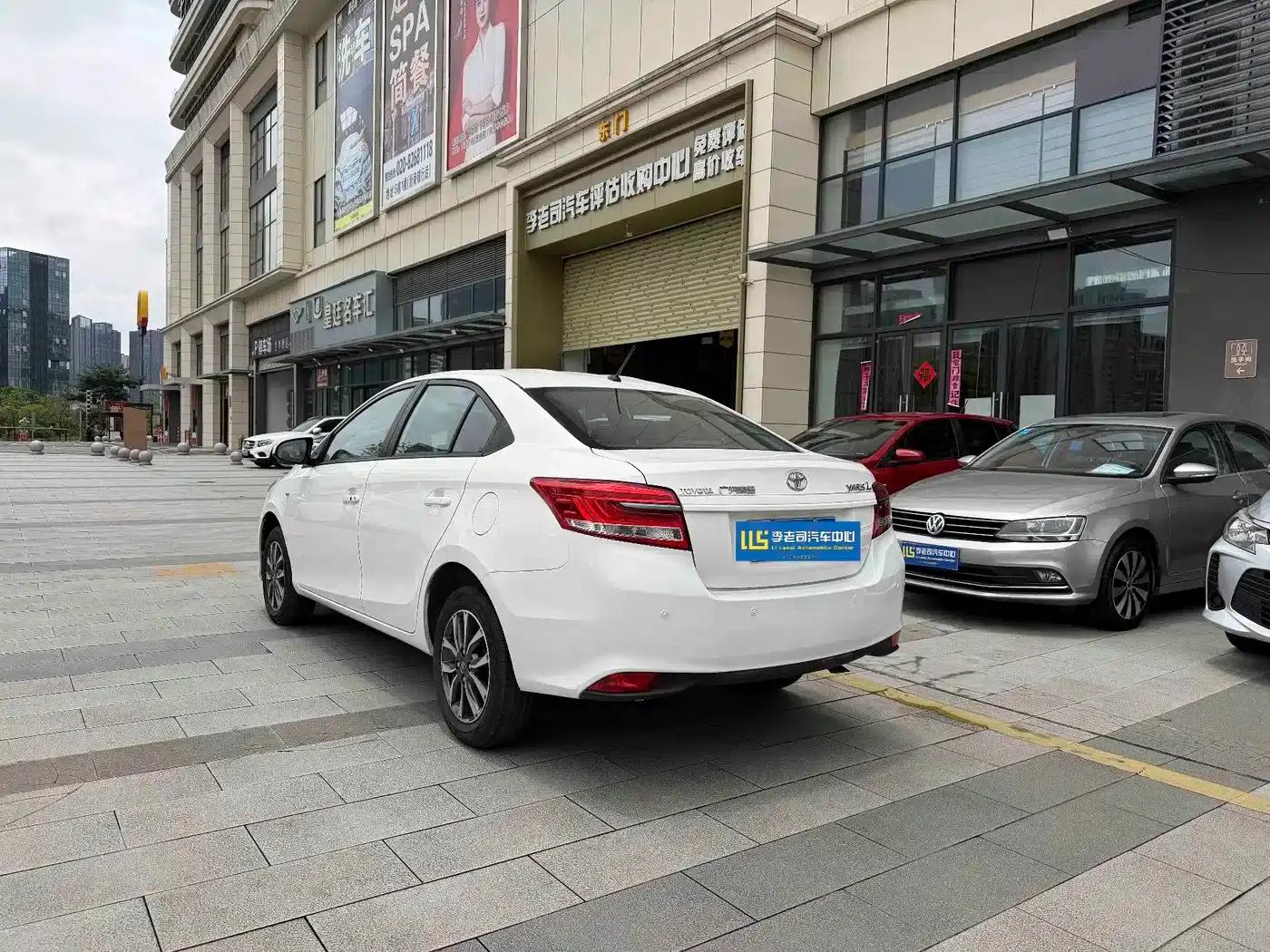 YARiS L 2022 1.5L CVT Luxury PLUS Edition — миниатюра 10