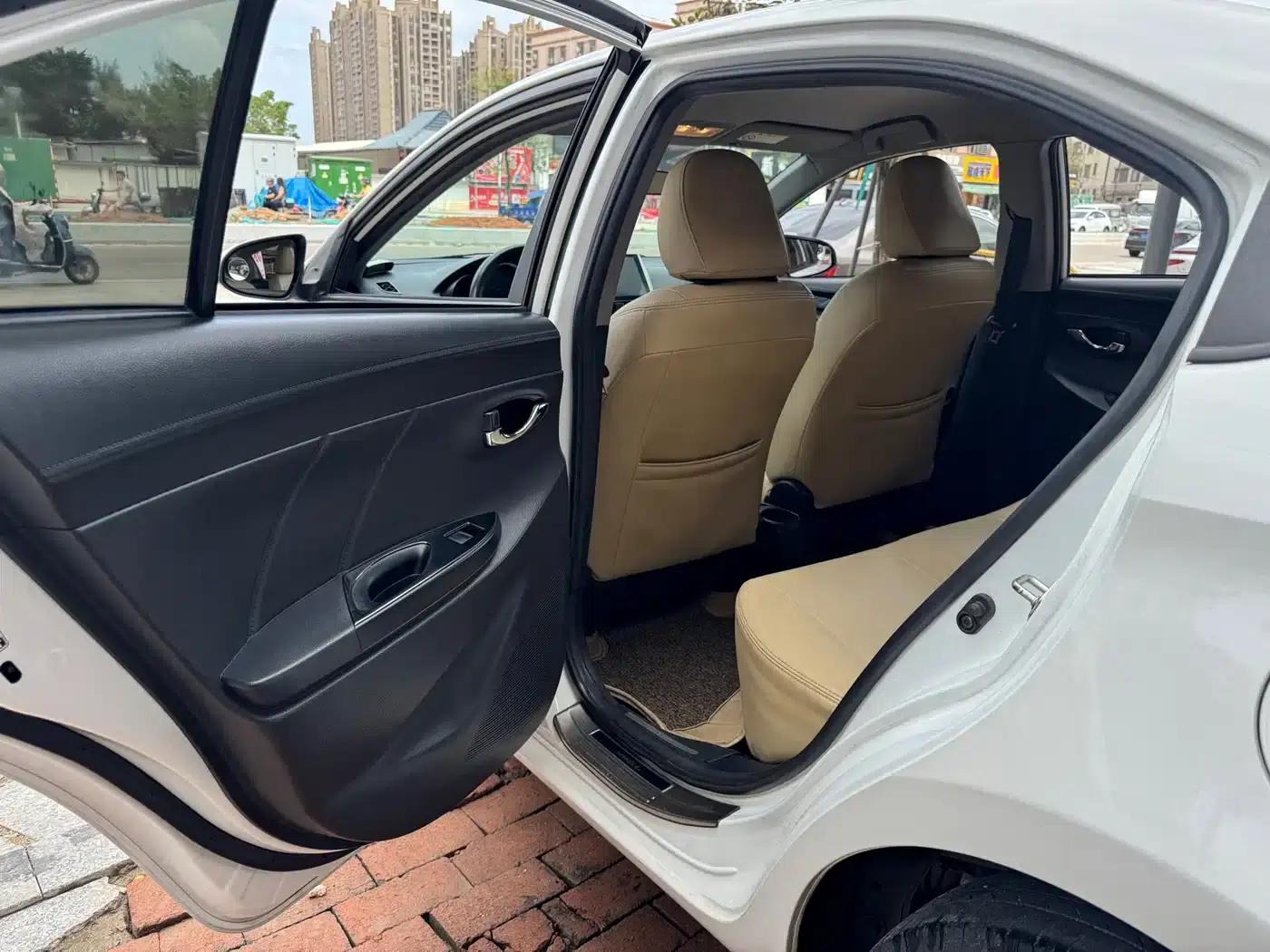 YARiS L 2017 1.5E CVT Dynamic Edition — миниатюра 11