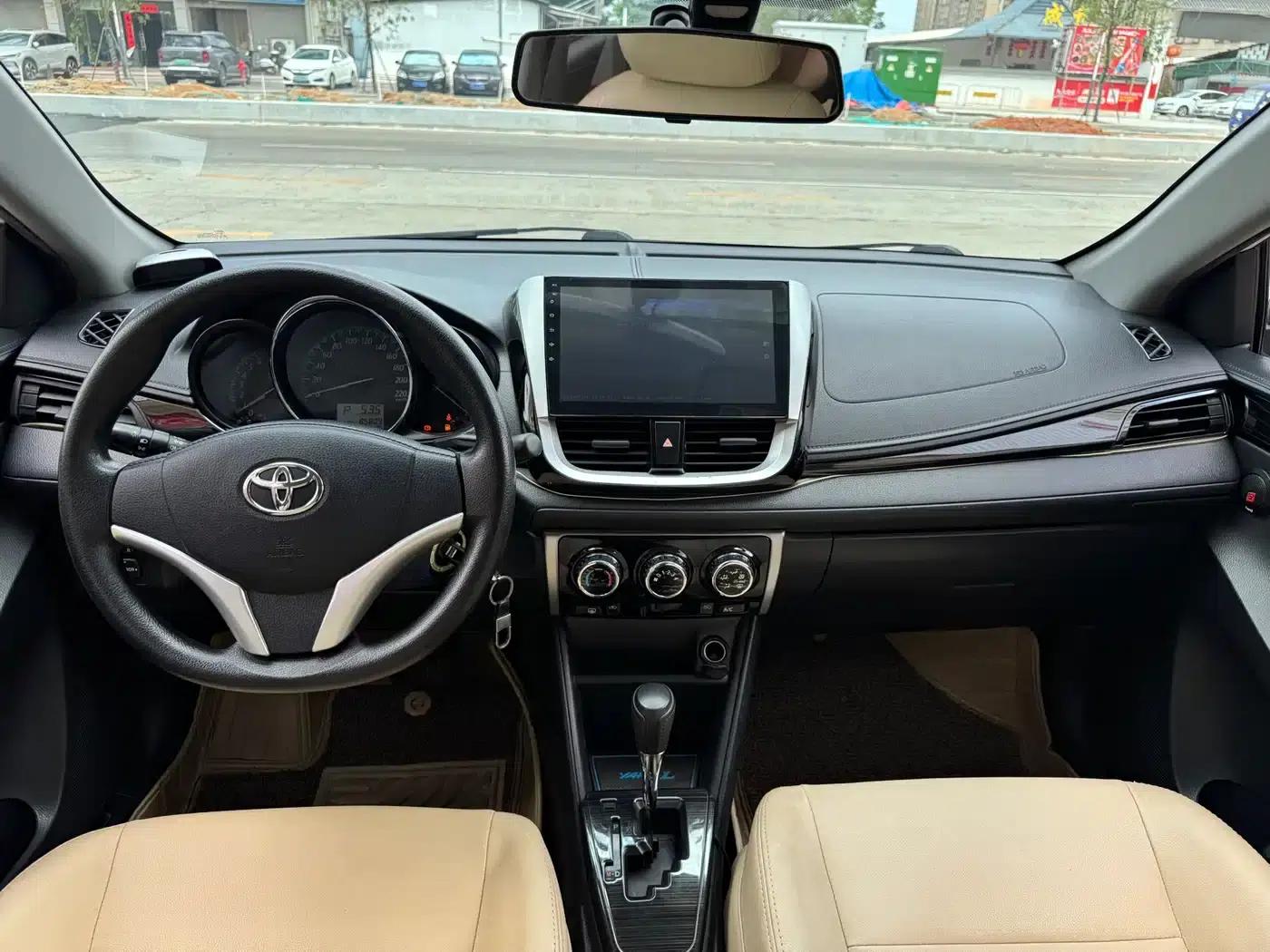 YARiS L 2017 1.5E CVT Dynamic Edition — миниатюра 3