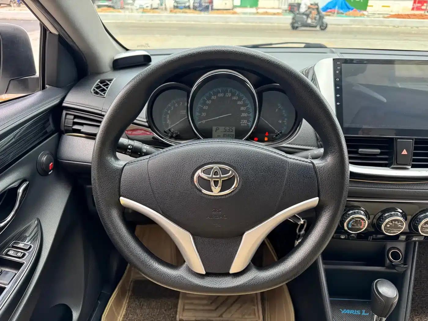 YARiS L 2017 1.5E CVT Dynamic Edition — миниатюра 6